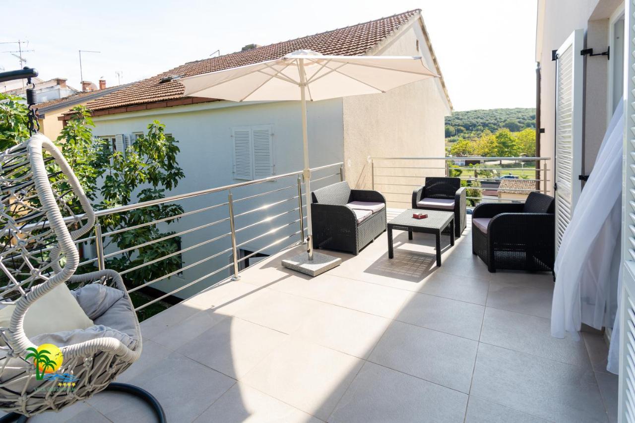 Villa Green Palm Vrsar Bagian luar foto