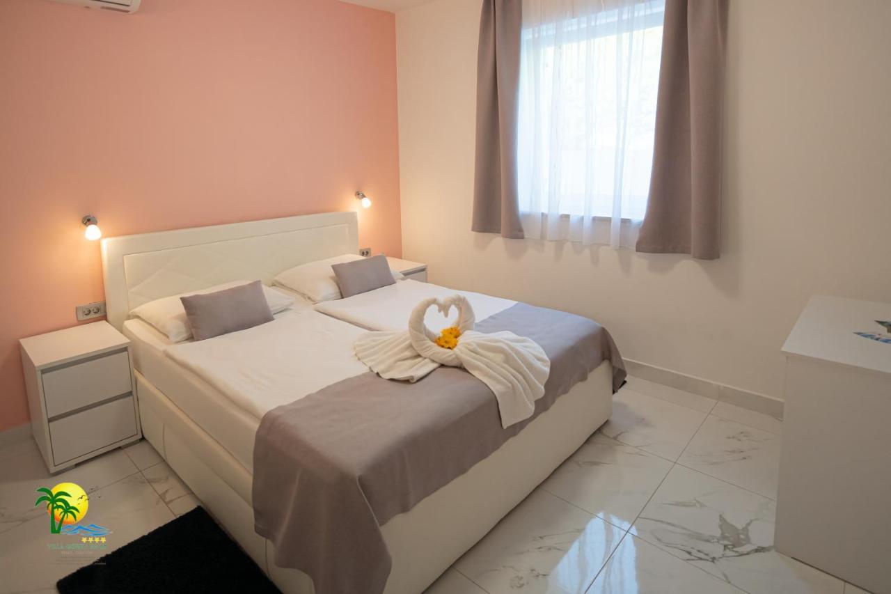 Villa Green Palm Vrsar Bagian luar foto