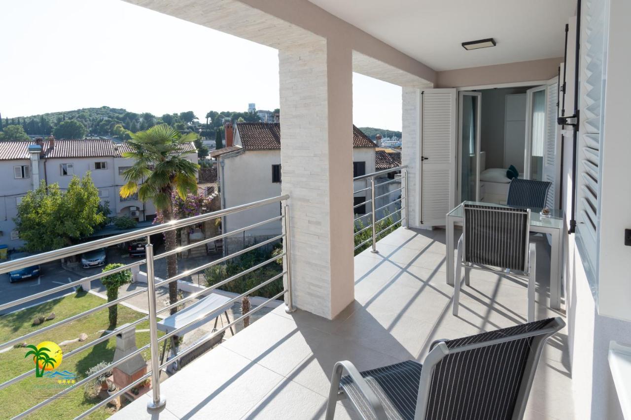 Villa Green Palm Vrsar Bagian luar foto